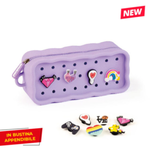 Astuccio a bustina in silicone Monikids Creative PIN-ME con spille decorative conf.da 12 pezzi in colori assortiti -